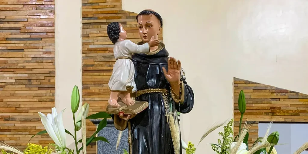 Santo Antônio: História, Tradições e Influência nas Festividades Juninas