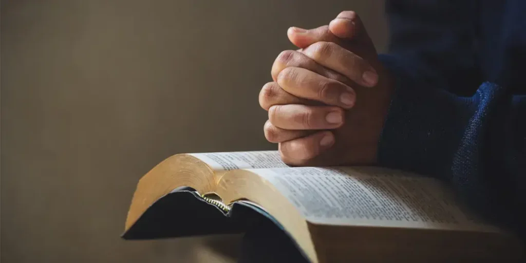 Oração e devoção no mês do Preciosíssimo Sangue de Jesus - Significado e práticas devocionais.