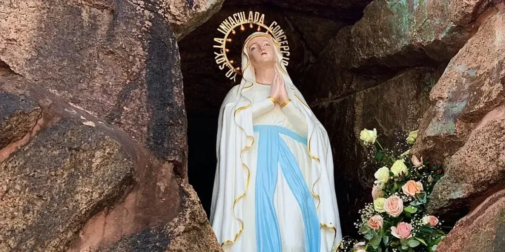 A importância da devoção a Nossa Senhora de Lourdes e os milagres ocorridos em Lourdes