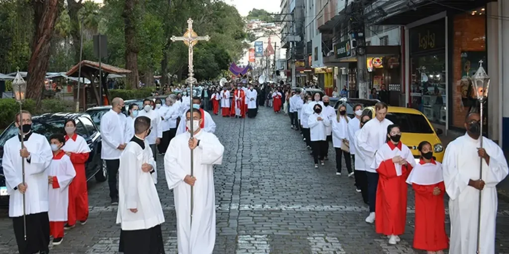 As Procissões de São Pedro e São Paulo: Tradições e Unidade na Fé.