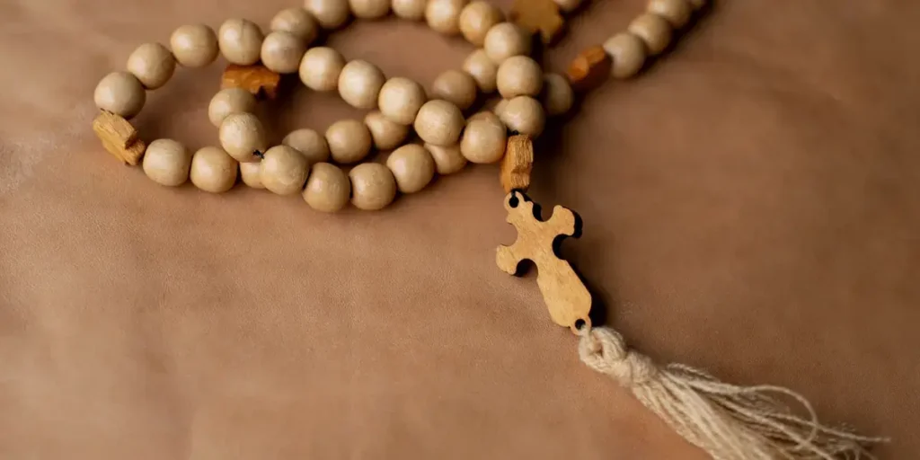 Oração do Terço: Um Ato de Fé e Gratidão a Maria.